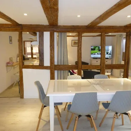Holiday home Maison Alsacienne Restauree: 3 Niveaux, Balcon, 2 Chambres, 2 Salles De Bain, Proche Commerces - Fr-1-744-9 Guemar