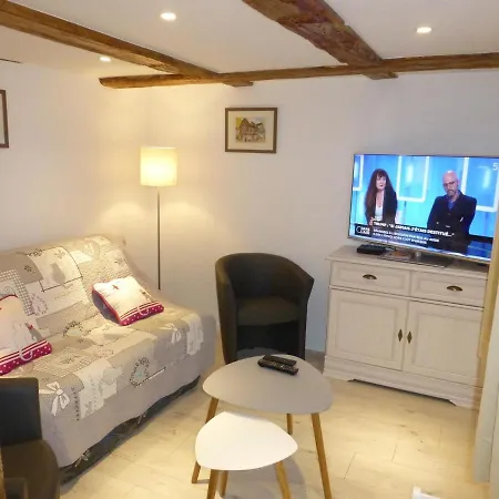 Maison Alsacienne Restauree: 3 Niveaux, Balcon, 2 Chambres, 2 Salles De Bain, Proche Commerces - Fr-1-744-9 펜션 *