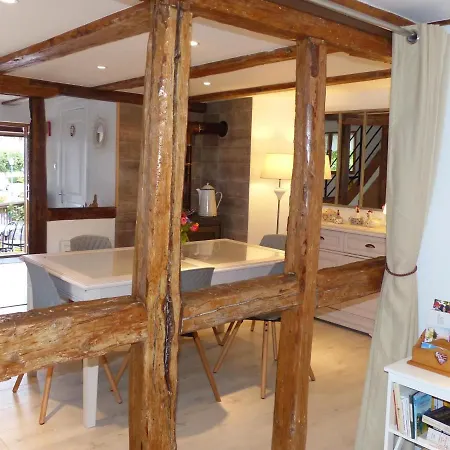 Maison Alsacienne Restauree: 3 Niveaux, Balcon, 2 Chambres, 2 Salles De Bain, Proche Commerces - Fr-1-744-9 * Guémar