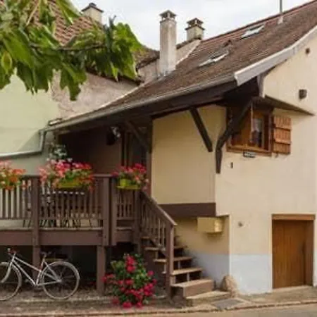 Maison Alsacienne Restauree: 3 Niveaux, Balcon, 2 Chambres, 2 Salles De Bain, Proche Commerces - Fr-1-744-9 Guémar