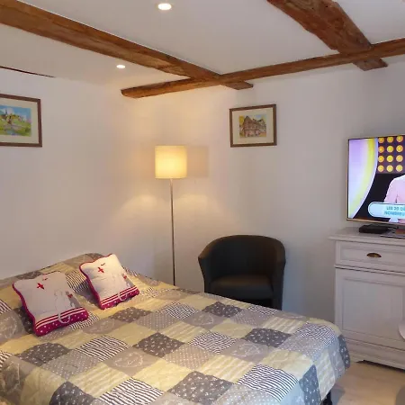 Maison Alsacienne Restauree: 3 Niveaux, Balcon, 2 Chambres, 2 Salles De Bain, Proche Commerces - Fr-1-744-9