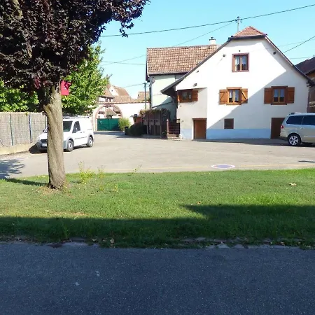 Maison Alsacienne Restauree: 3 Niveaux, Balcon, 2 Chambres, 2 Salles De Bain, Proche Commerces - Fr-1-744-9 * Guemar