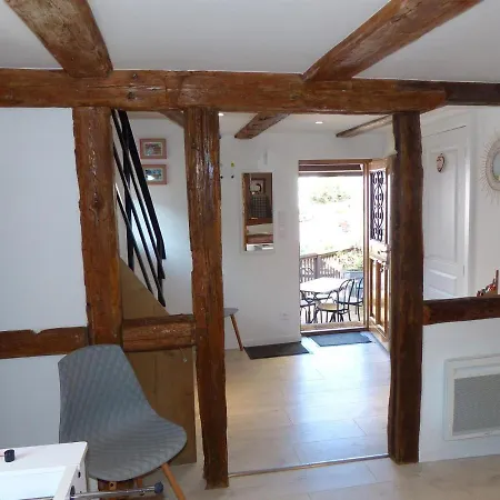 Maison Alsacienne Restauree: 3 Niveaux, Balcon, 2 Chambres, 2 Salles De Bain, Proche Commerces - Fr-1-744-9 Holiday home Guemar