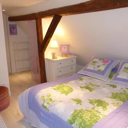 Maison Alsacienne Restauree: 3 Niveaux, Balcon, 2 Chambres, 2 Salles De Bain, Proche Commerces - Fr-1-744-9 *