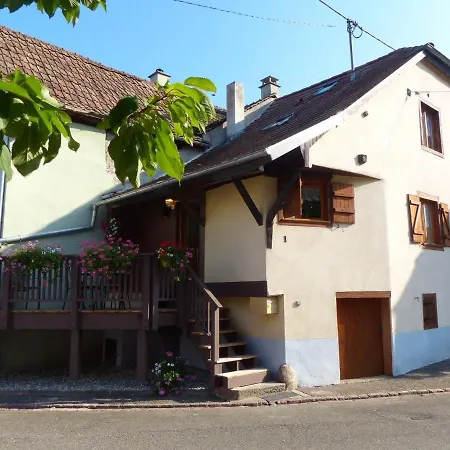 Maison Alsacienne Restauree: 3 Niveaux, Balcon, 2 Chambres, 2 Salles De Bain, Proche Commerces - Fr-1-744-9 * Guémar