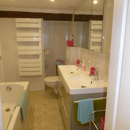 Maison Alsacienne Restauree: 3 Niveaux, Balcon, 2 Chambres, 2 Salles De Bain, Proche Commerces - Fr-1-744-9 Holiday home Guemar