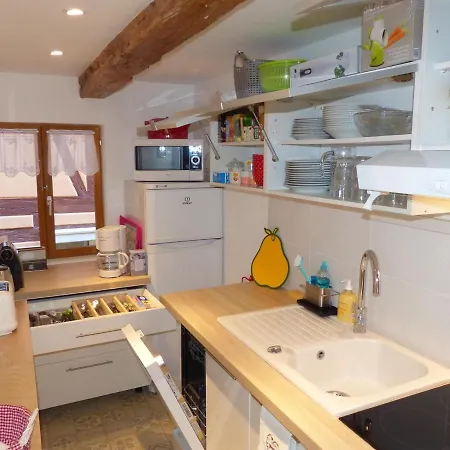 Maison Alsacienne Restauree: 3 Niveaux, Balcon, 2 Chambres, 2 Salles De Bain, Proche Commerces - Fr-1-744-9